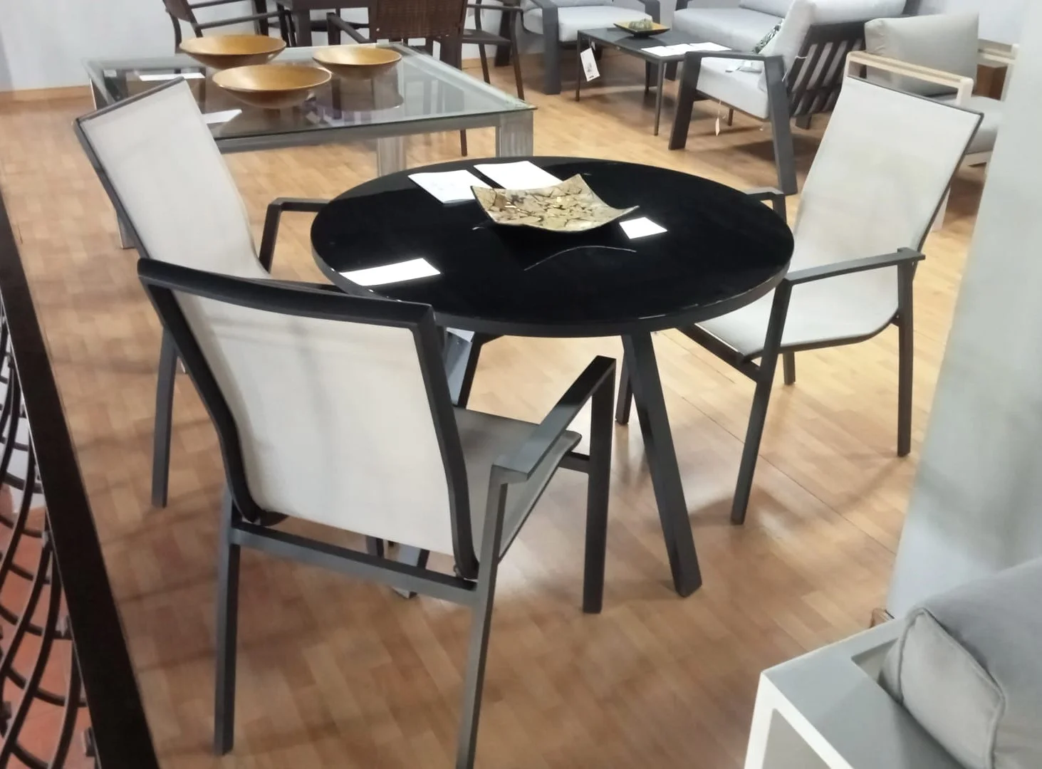 mesa-zurich-3-sillones-zurich