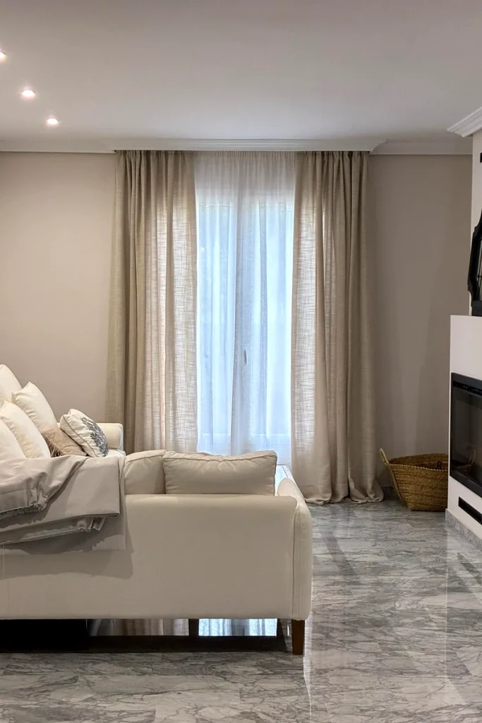 comprar cortinas beig instaladas